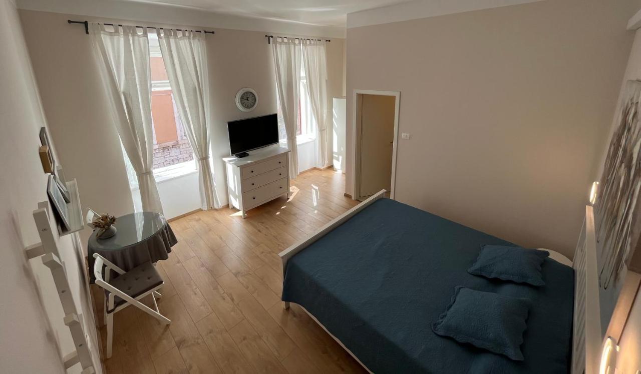 Apartment Check In Pula Ngoại thất bức ảnh
